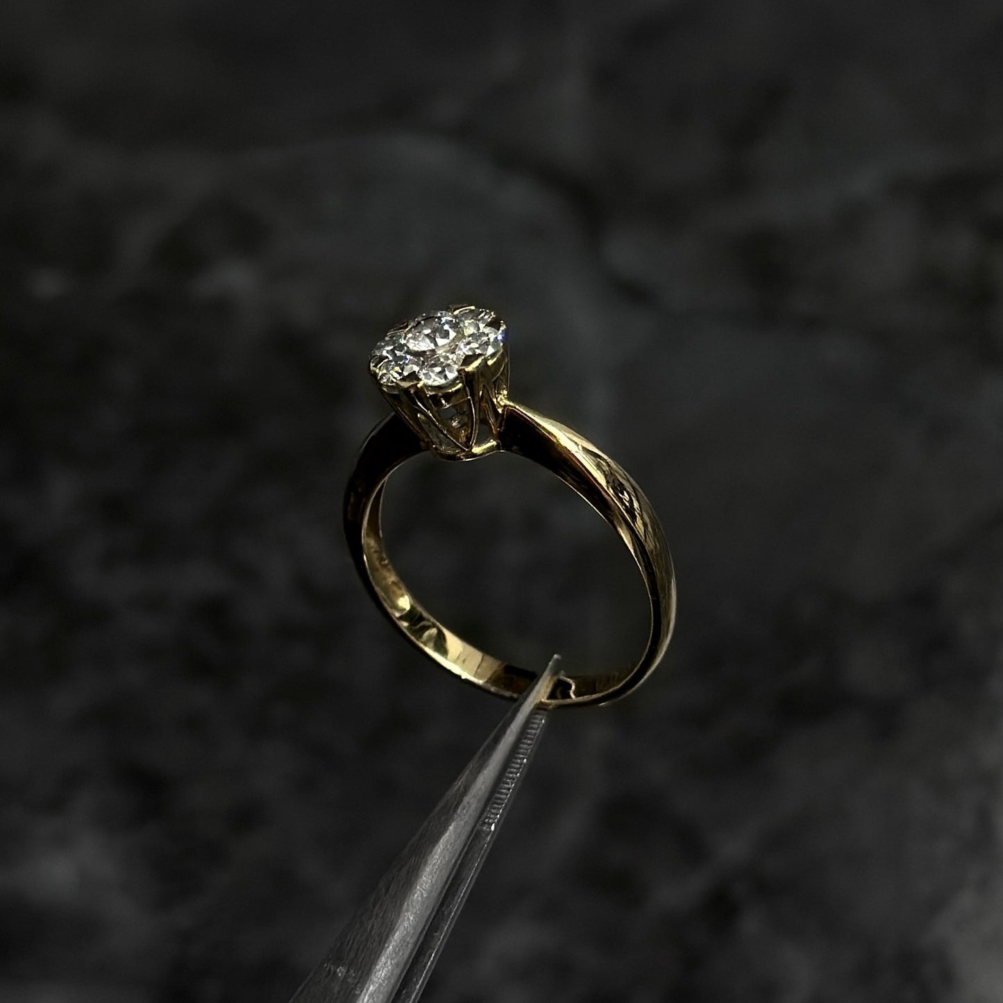 Anillo Alta Joyería / Oro 18K / Diamantes Naturales