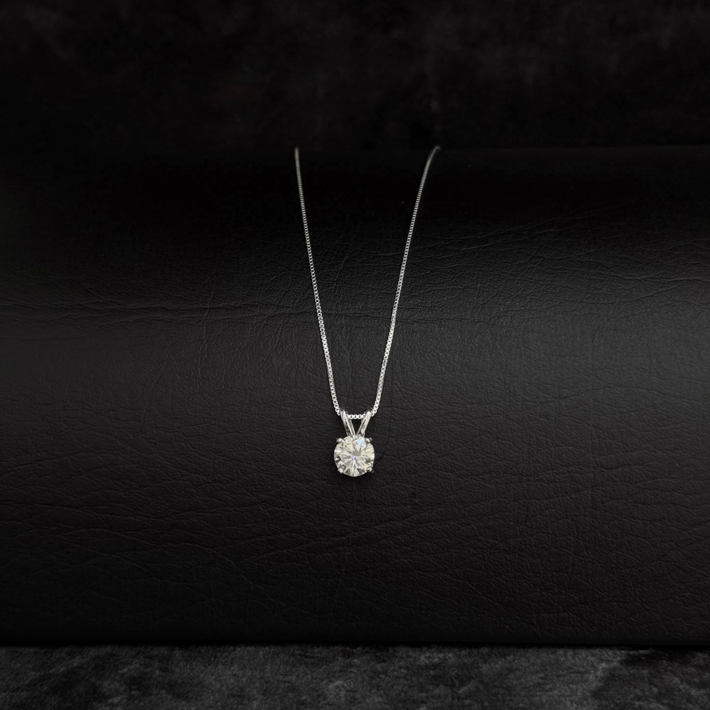 Cadena Veneciana / Dije Moissanita 6.5mm “White” / Plata 925