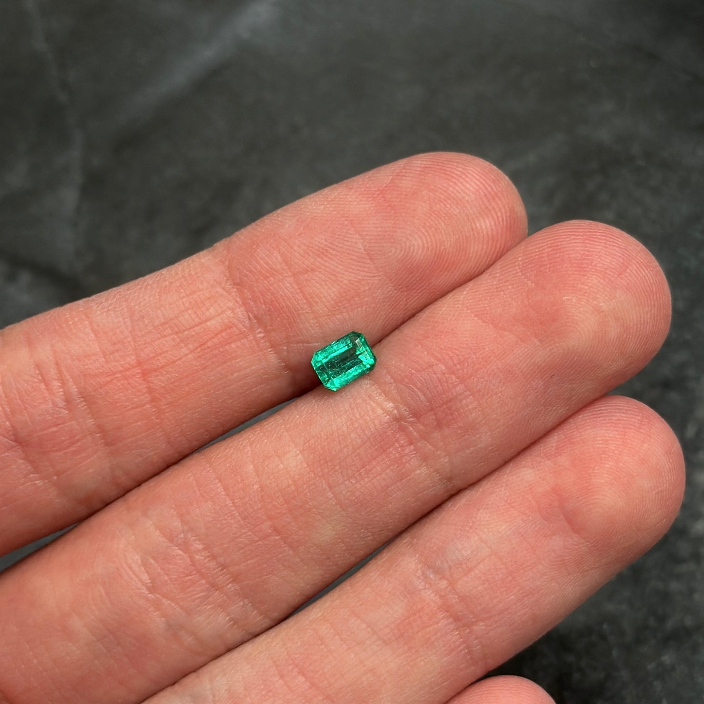 Esmeralda Colombiana / 0,58ct / 5.3mm x 3.9mm x 3.3mm