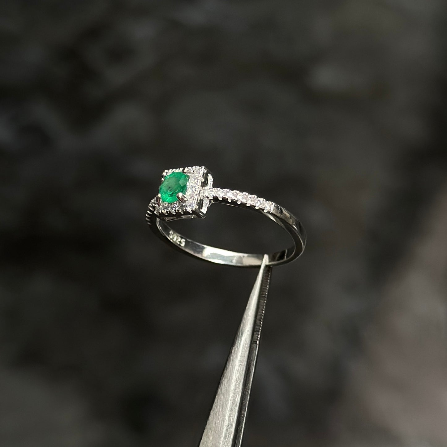 Anillo de Lujo #8 / Esmeralda / Plata 925