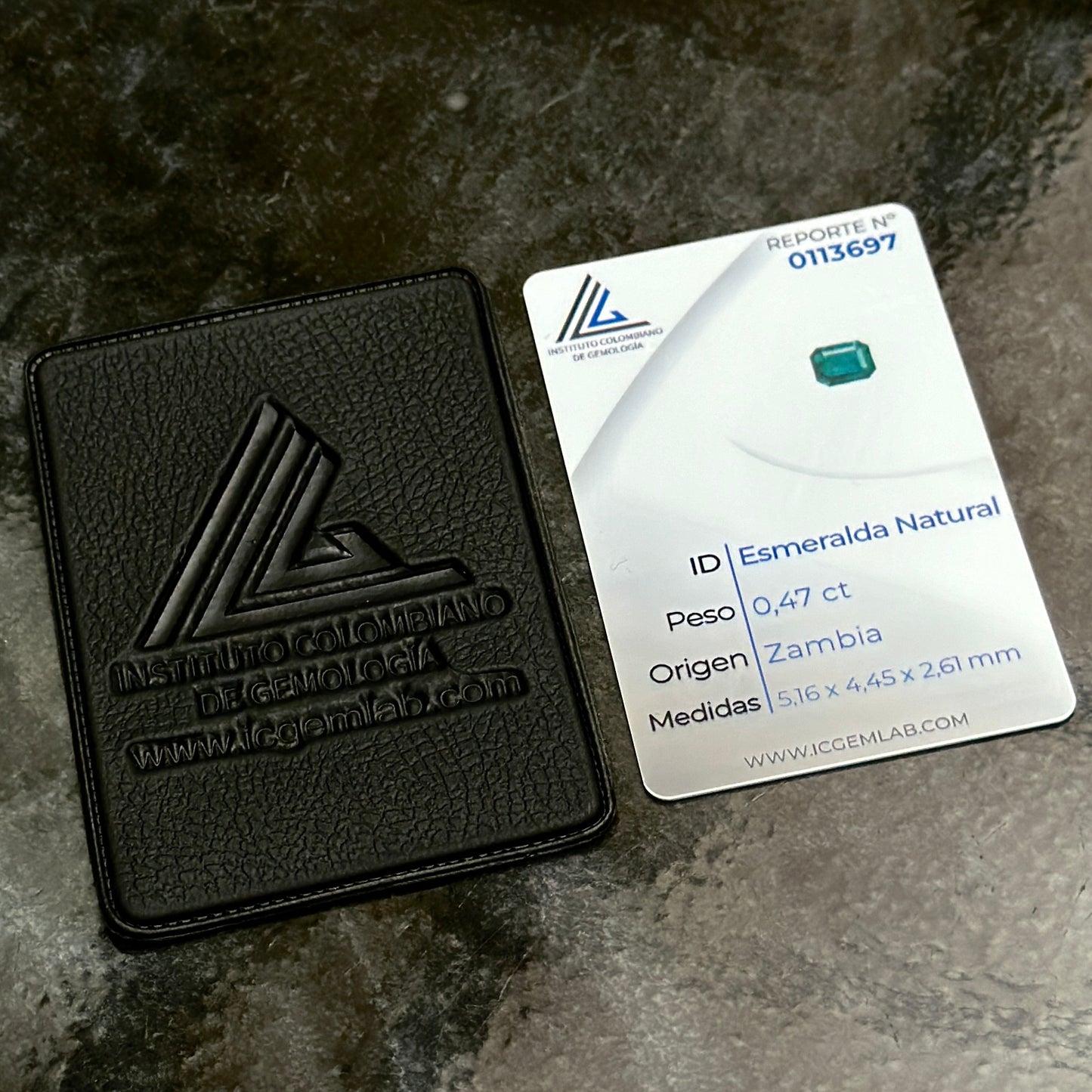 Esmeralda-Zambia Certificada / 0,47ct / 5,16 x 4,45 x 2,61 mm