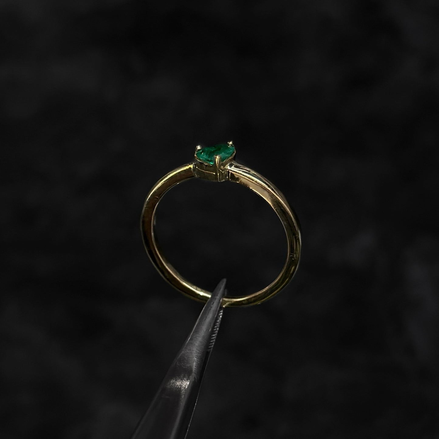 Anillo de Lujo #8 / Oro 18K / Esmeralda Colombiana