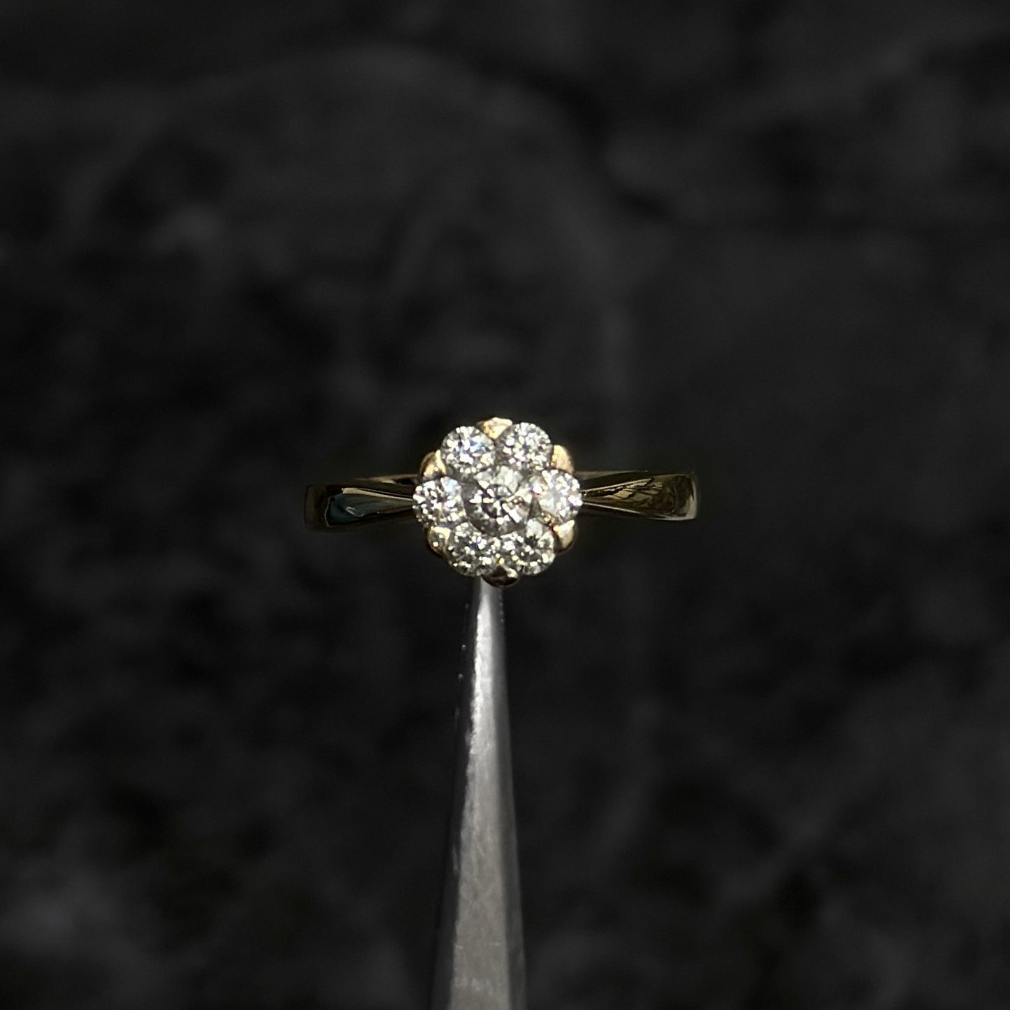 Anillo Alta Joyería / Oro 18K / Diamantes Naturales