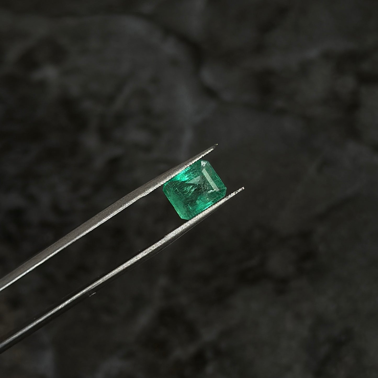 Esmeralda / 1,60ct / 6.2mm x 7.6mm x 4.5mm
