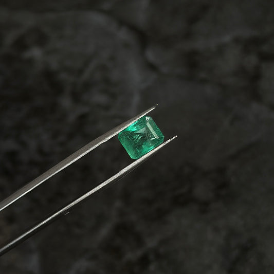 Colombian Emerald / 1.60ct / 6.2mm x 7.6mm x 4.5mm