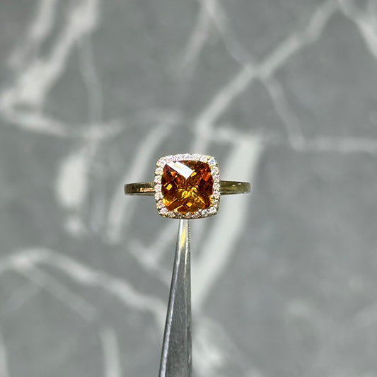 18K Gold / Topaz / Diamond Ring