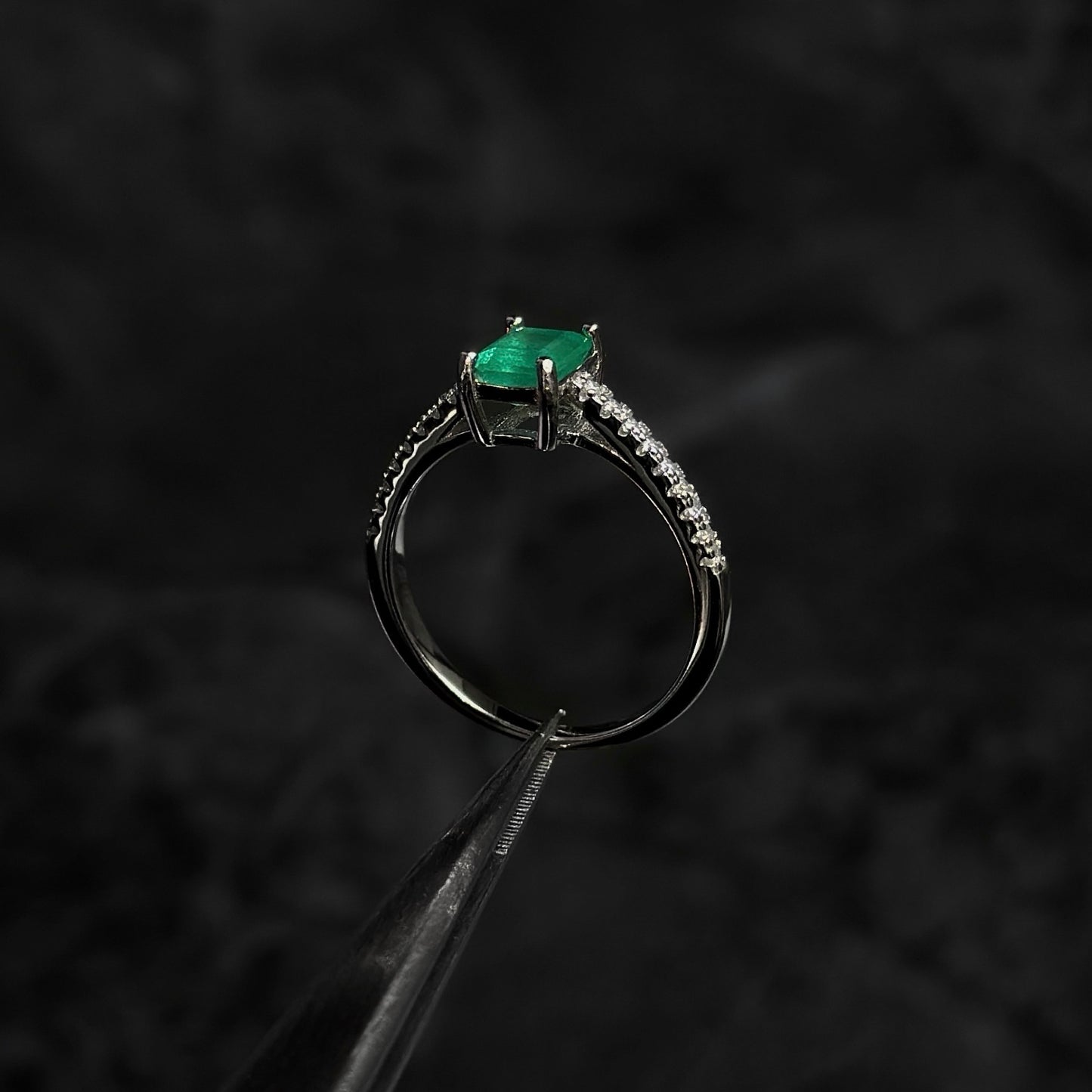 Anillo de Lujo #6.5 / Esmeralda Colombiana / Plata 925
