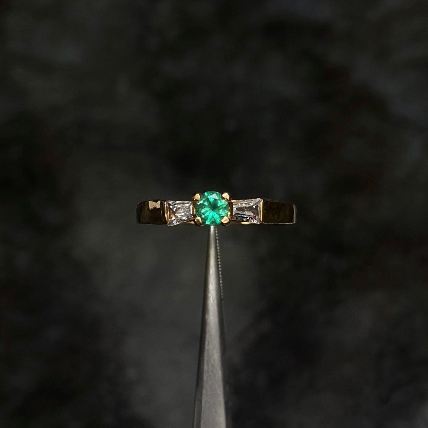 Anillo de Lujo #7 / Oro 18K / Esmeralda Colombiana