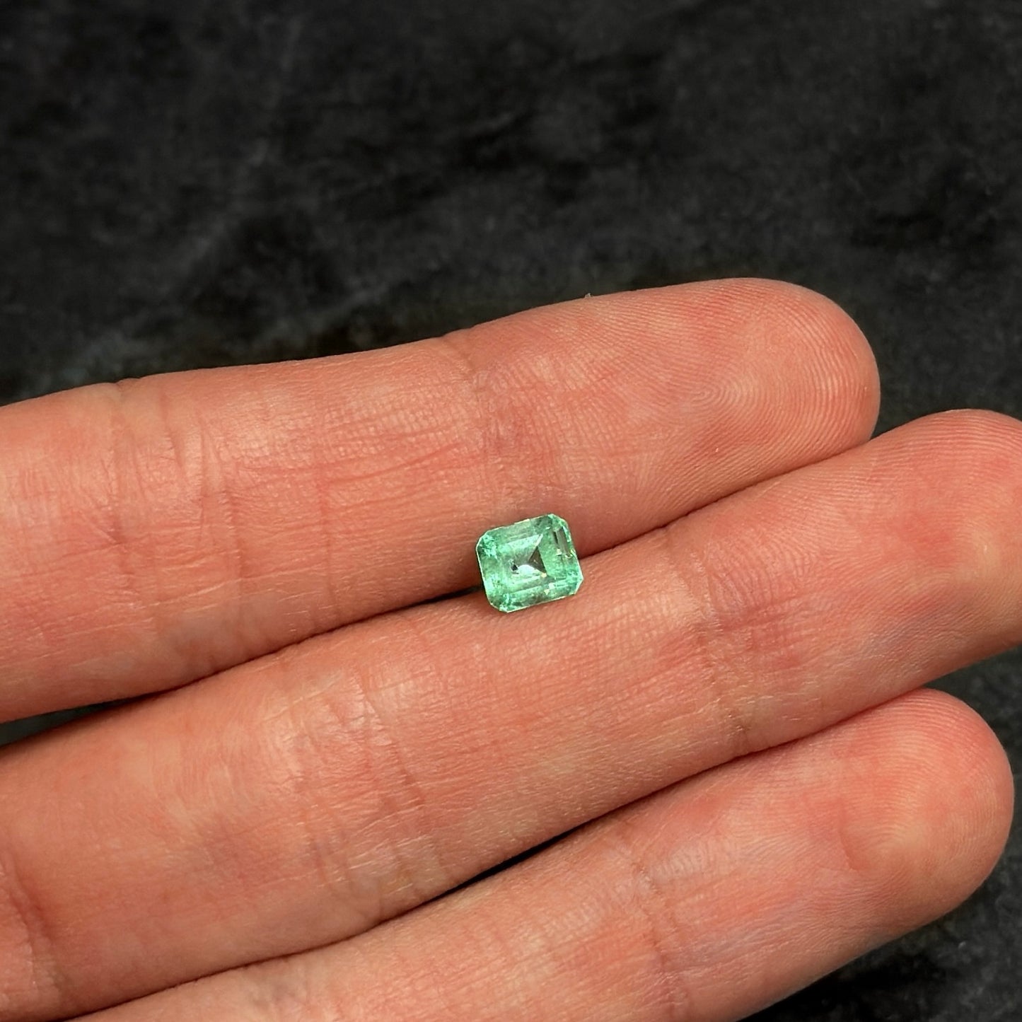Esmeralda Certificada / 1ct / 6mm x 5.2mm x 4.3mm