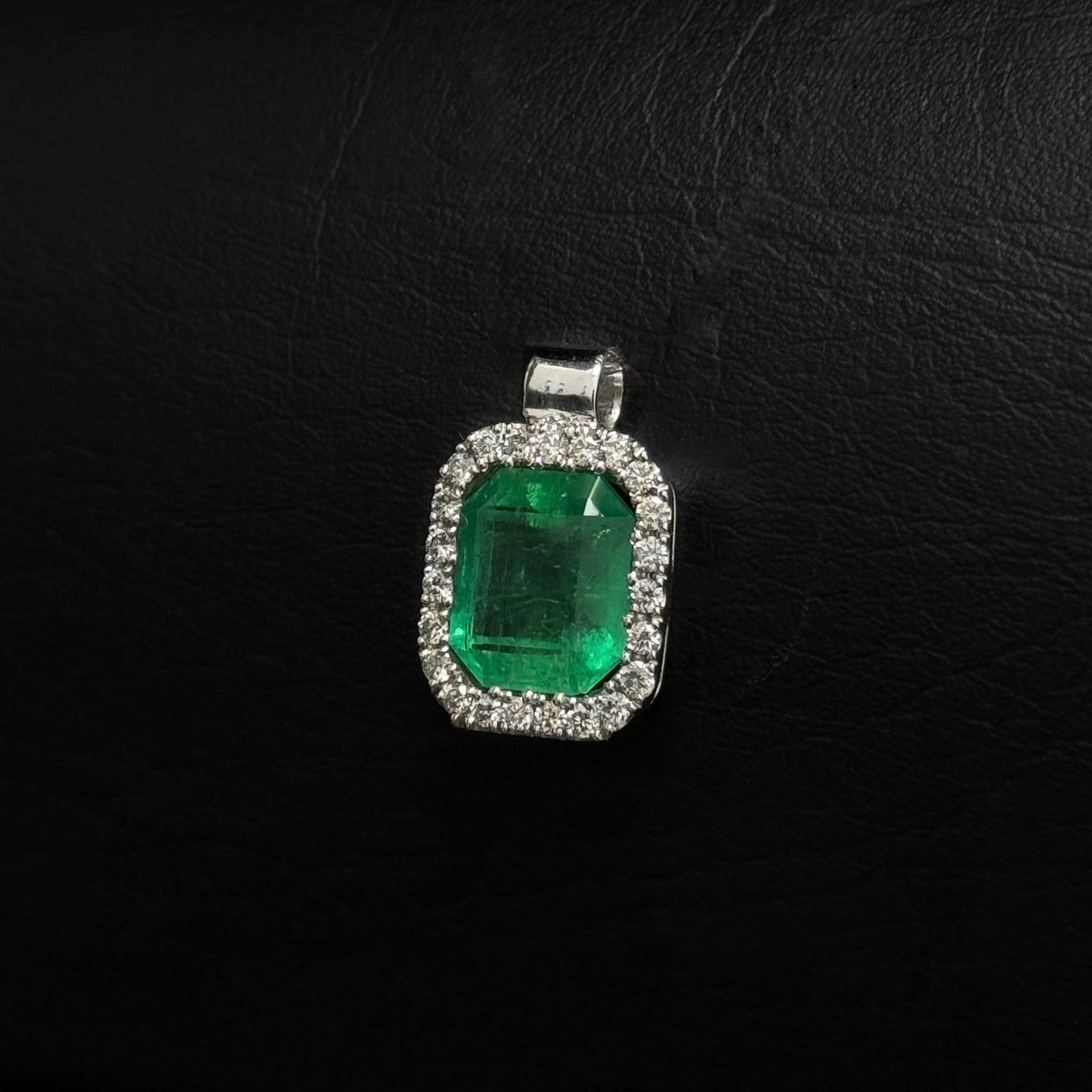 Dije Alta Joyería / Esmeralda Colombiana / Diamantes / Oro 18K