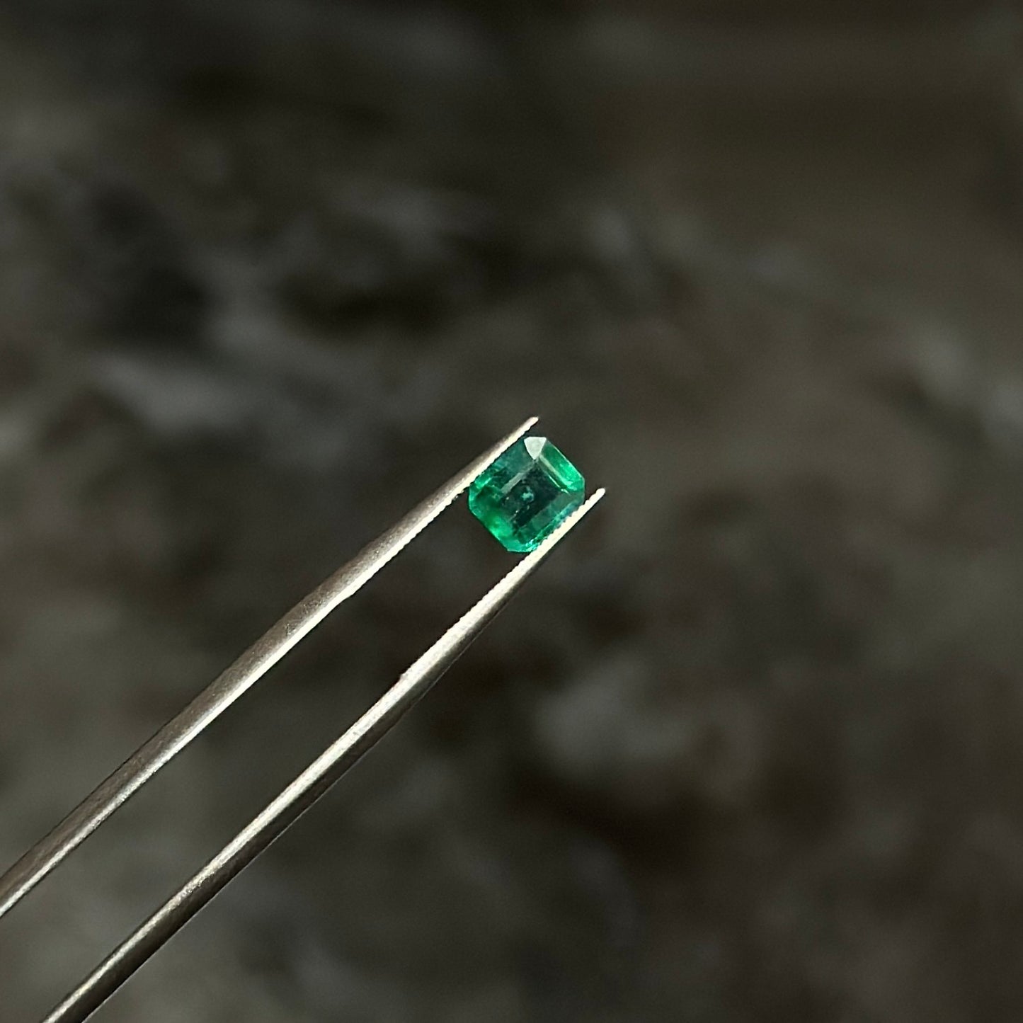 Esmeralda-Zambia Certificada / 0,47ct / 5,16 x 4,45 x 2,61 mm