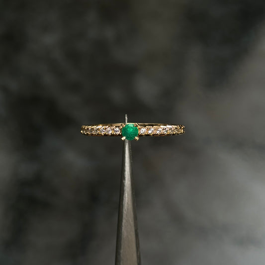 Luxury Ring #8 / 18K Gold / Colombian Emerald