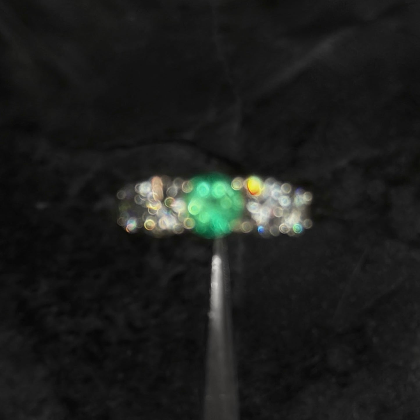 Anillo de Alta Joyería / Esmeralda Colombiana / Bajo Fabricación