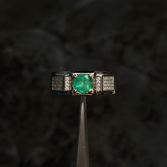 Luxury Ring #8 / Colombian Emerald / 925 Silver