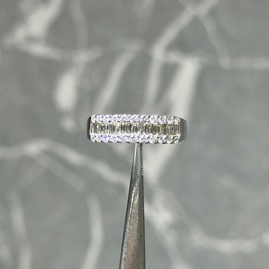 18K Gold Ring / Natural Diamonds