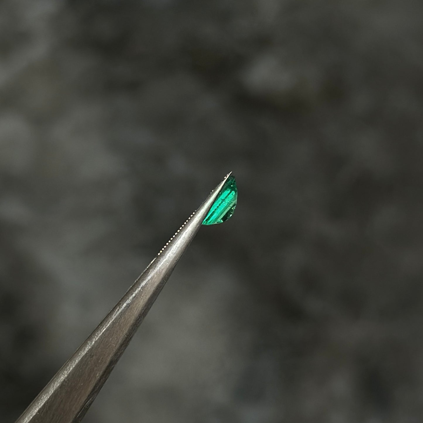 Colombian Emerald / 0.85ct / 4.8mm x 7mm