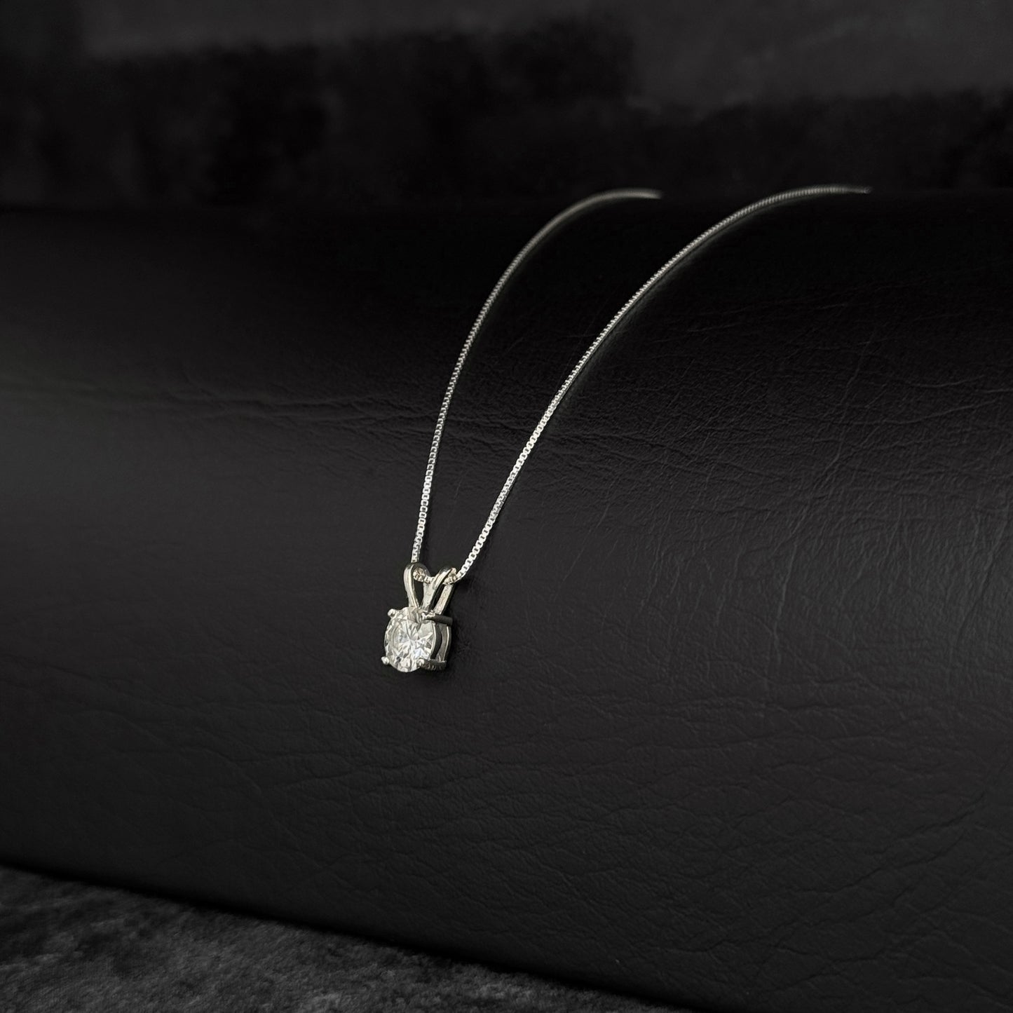 Cadena Veneciana / Dije Moissanita 6.5mm “White” / Plata 925