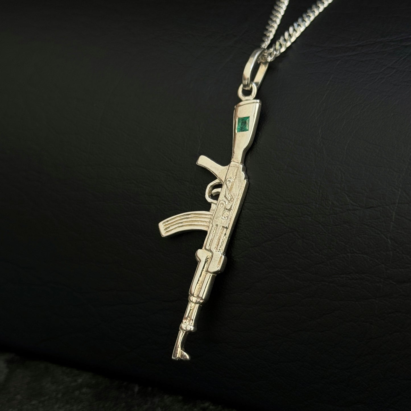 Cadena 60cm / Dije AK-47 / Esmeralda / Plata 925