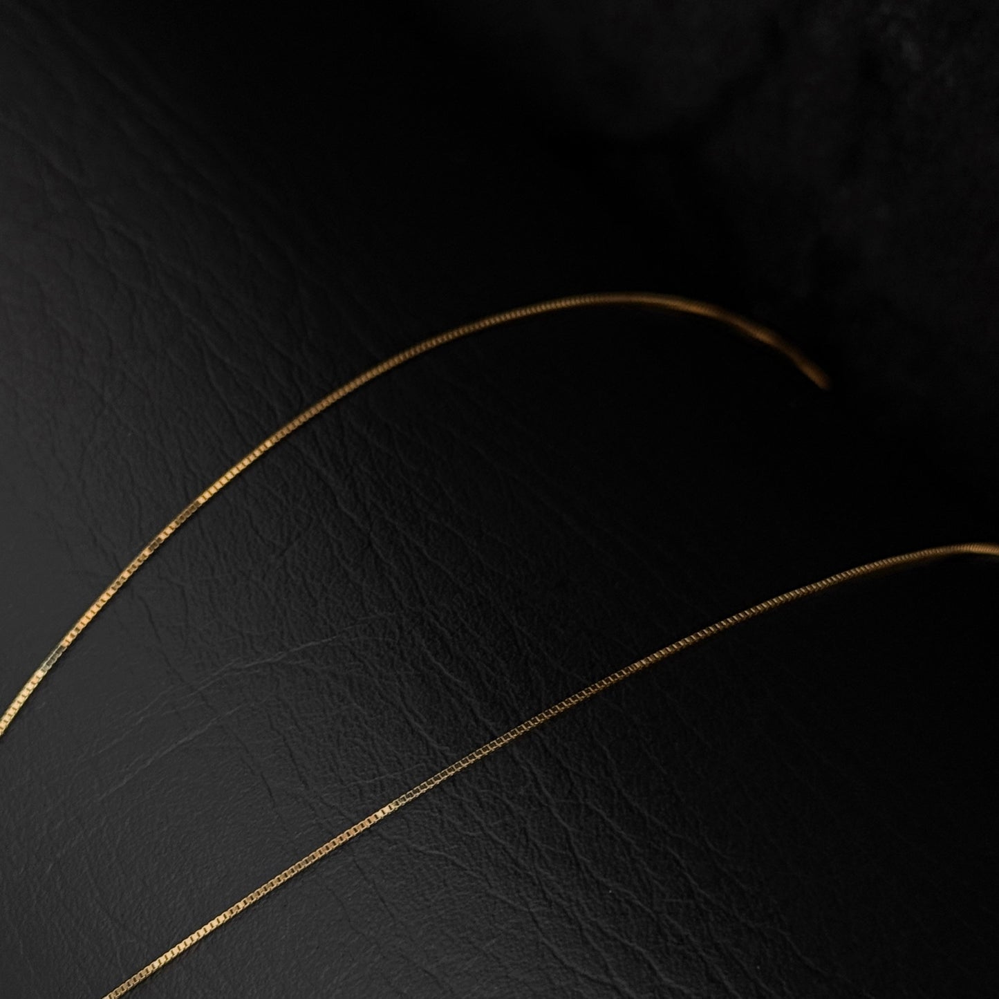 Cadena Veneciana Mini / Dije Moissanita 6.5mm / Oro 18K