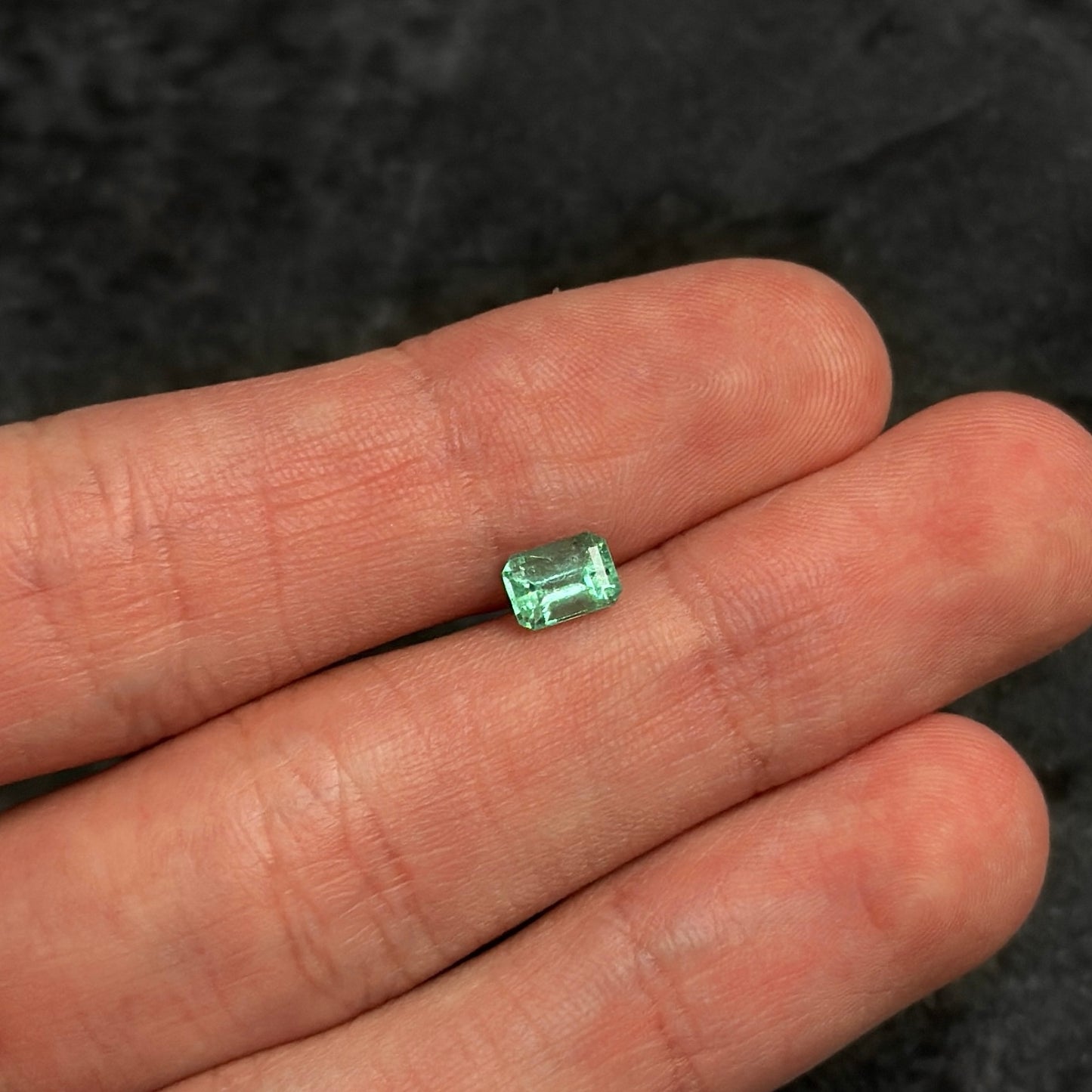 Esmeralda Certificada / 0,75ct / 6.1mm x 4.3mm x 3.8mm