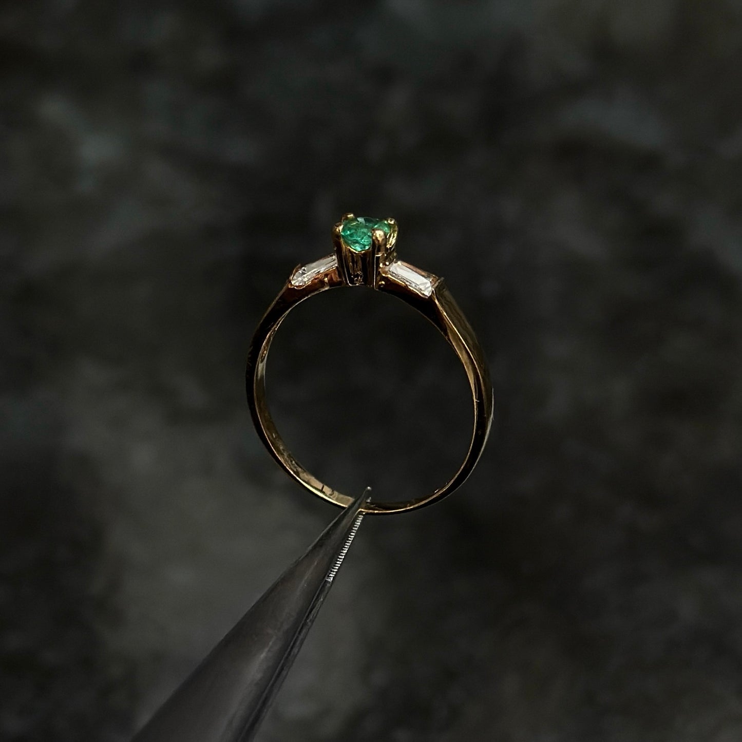 Anillo de Lujo #7 / Oro 18K / Esmeralda Colombiana