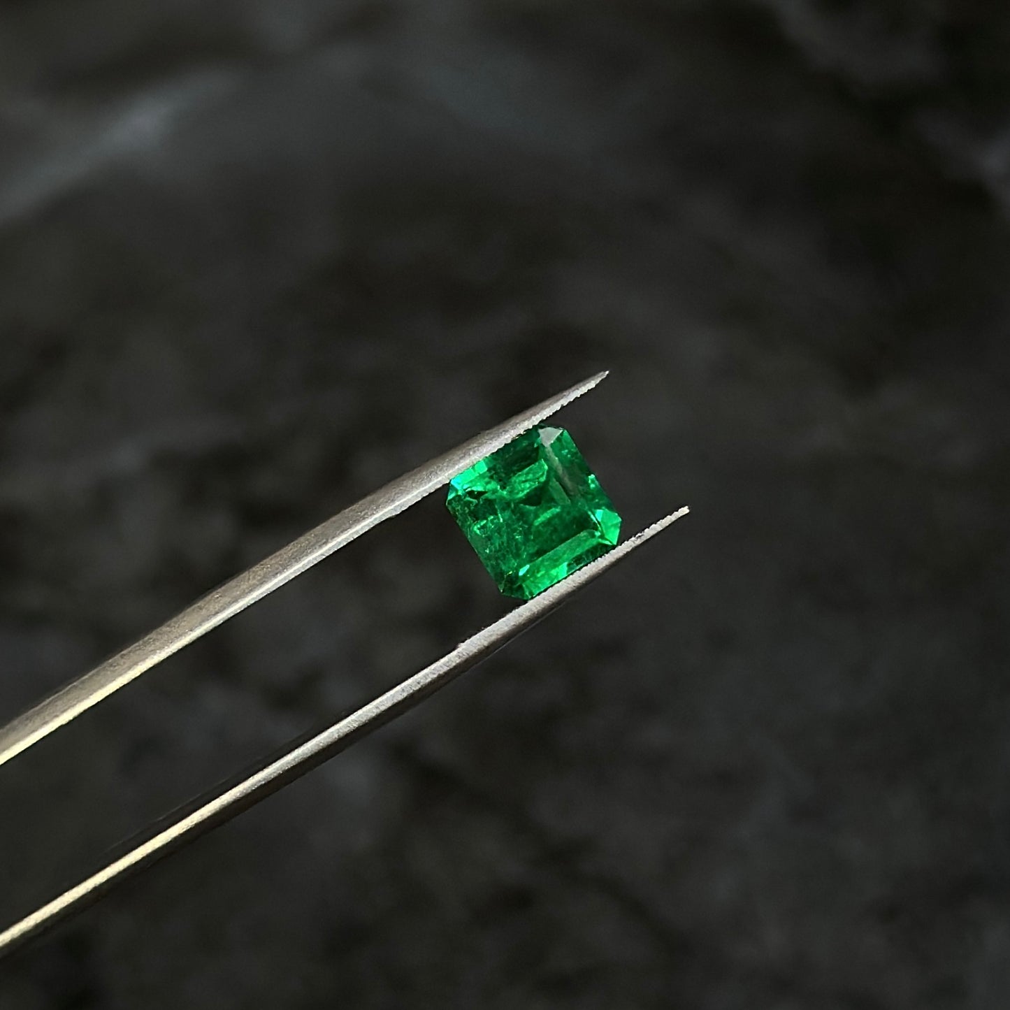 Esmeralda Certificada / 1,60ct / 7mm x 6.9mm x 5.1mm