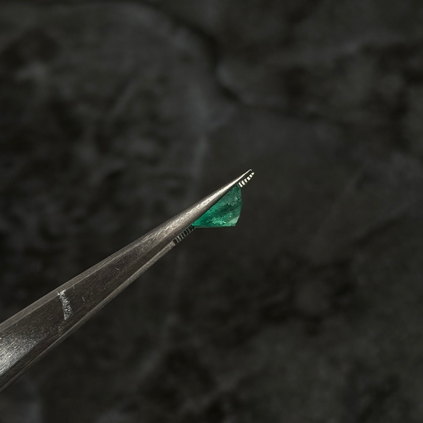 Esmeralda / 1,60ct / 6.2mm x 7.6mm x 4.5mm