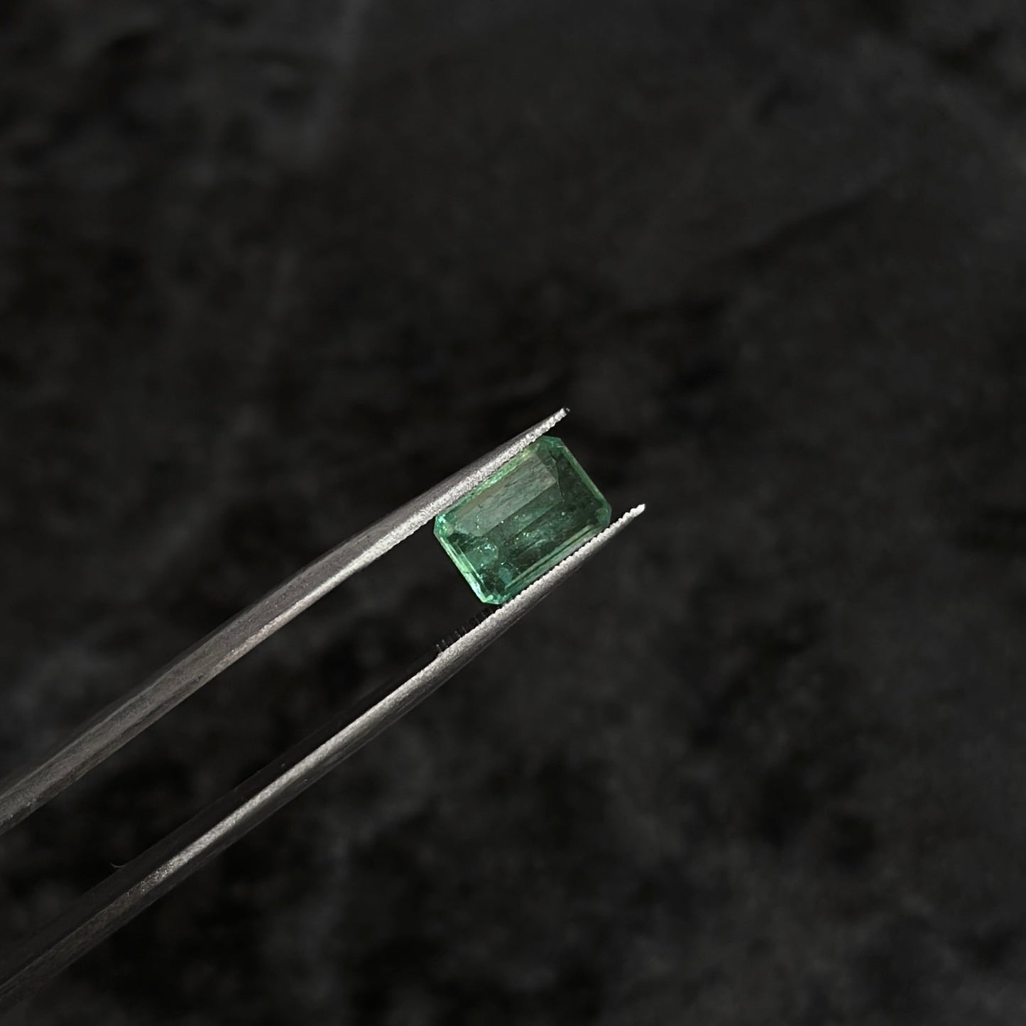 Esmeralda Colombiana / 1,3ct / 5.5mm x 7.8mm x 3.7mm