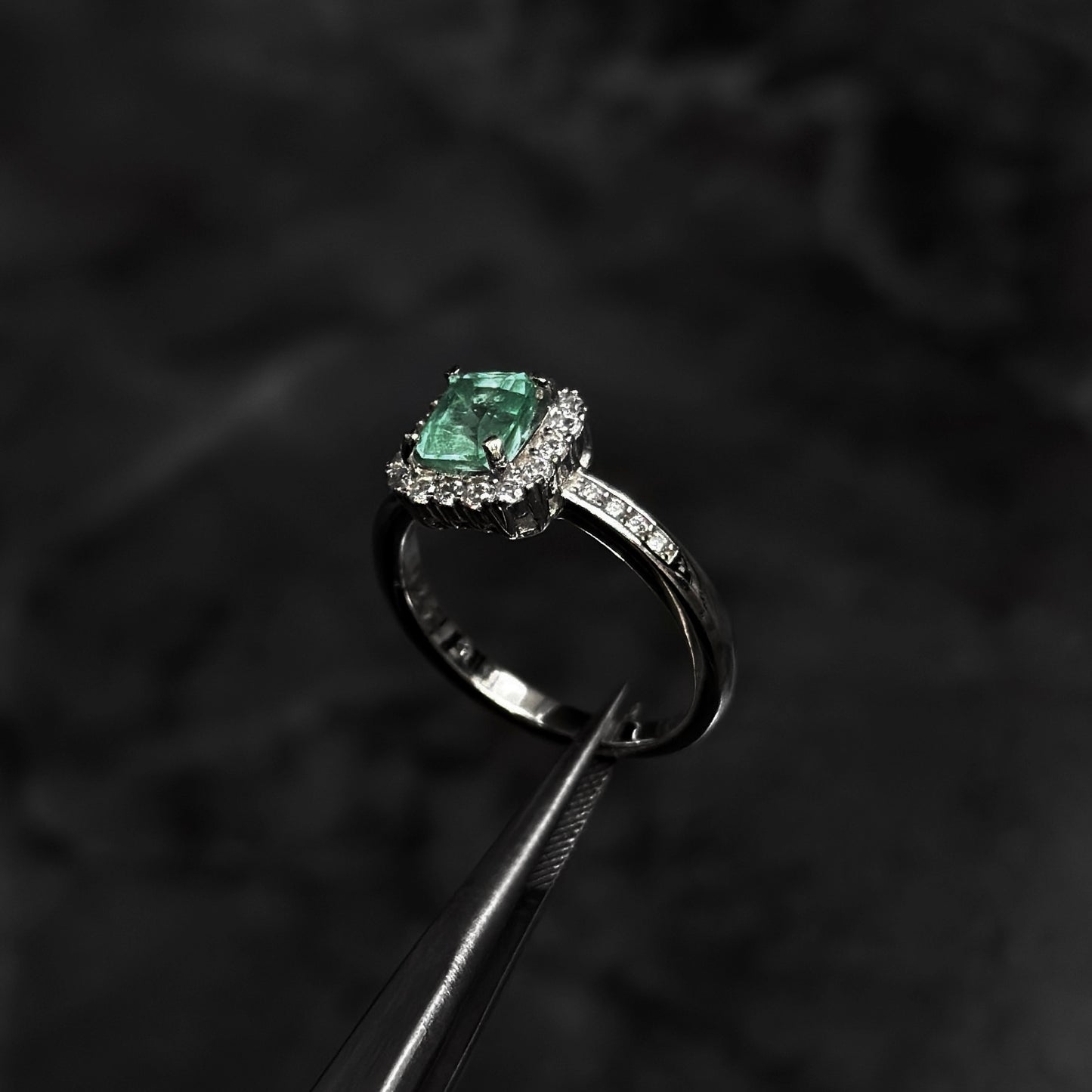 Anillo de Lujo #7 / Esmeralda Colombiana / Plata 925