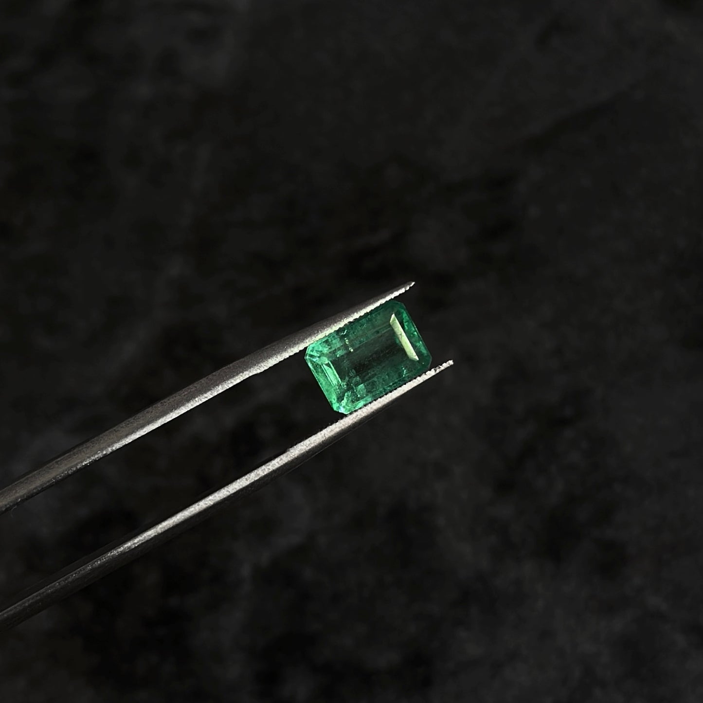 Esmeralda Colombiana / 1,3ct / 5.5mm x 7.8mm x 3.7mm