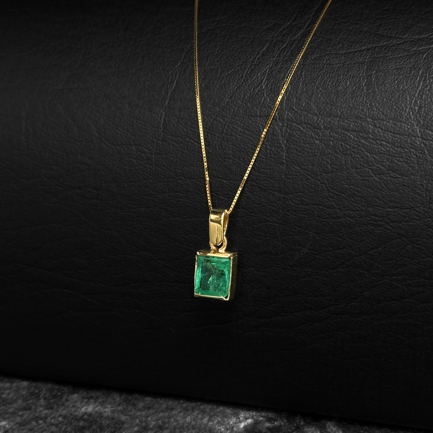 Cadena Veneciana Mini / Dije Esmeralda / Oro 18K