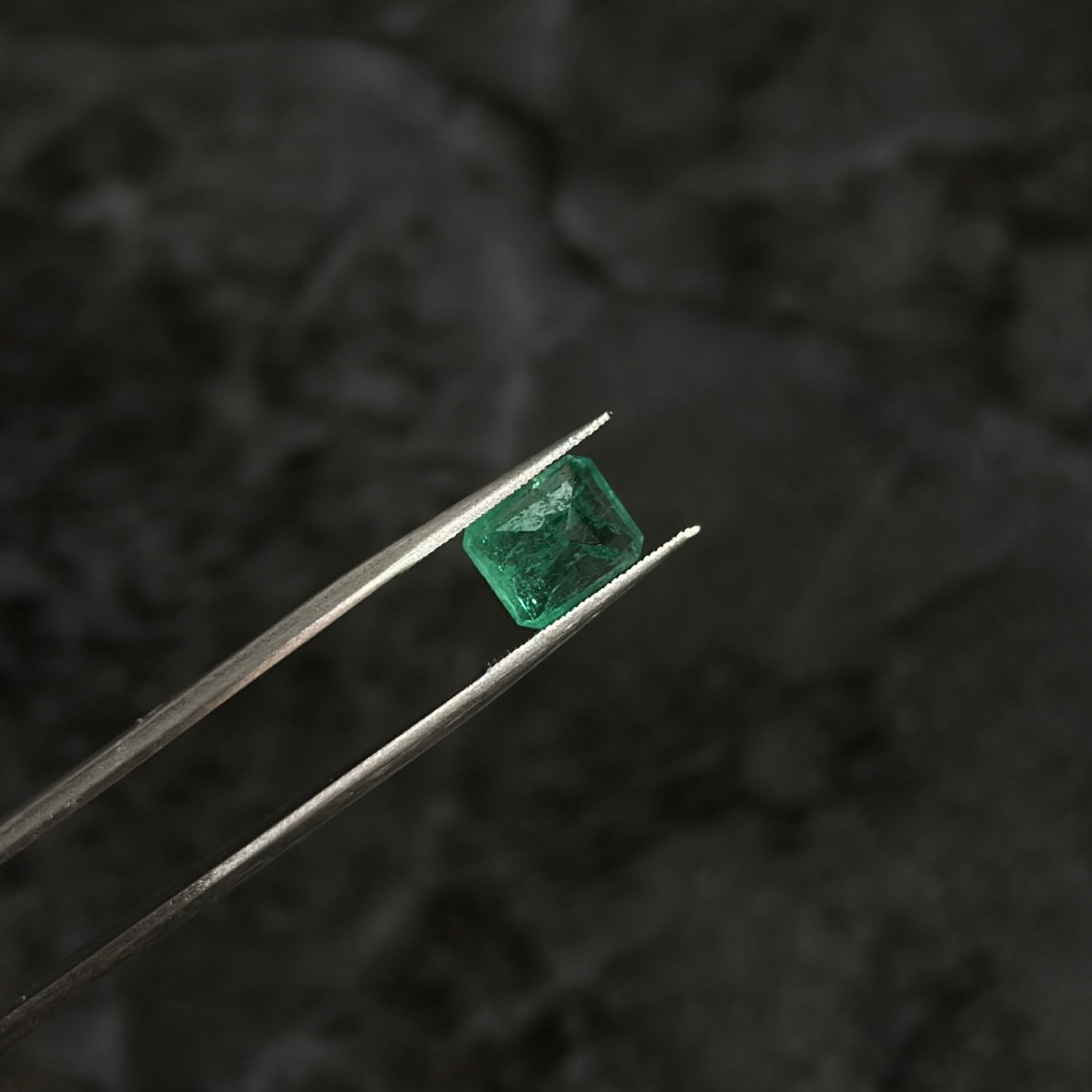 Esmeralda / 1,60ct / 6.2mm x 7.6mm x 4.5mm