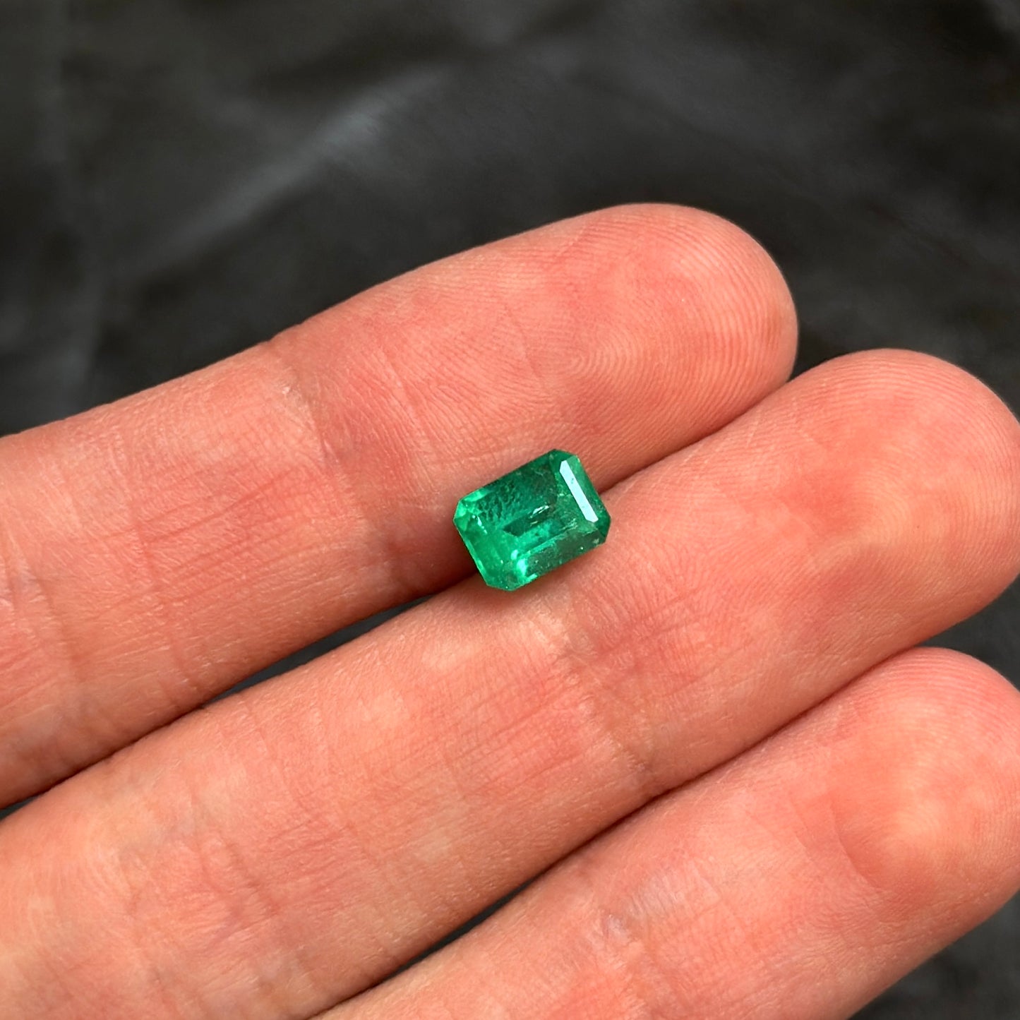 Esmeralda Certificada / 1,53ct / 7.6mm x 5.8mm x 4.8mm