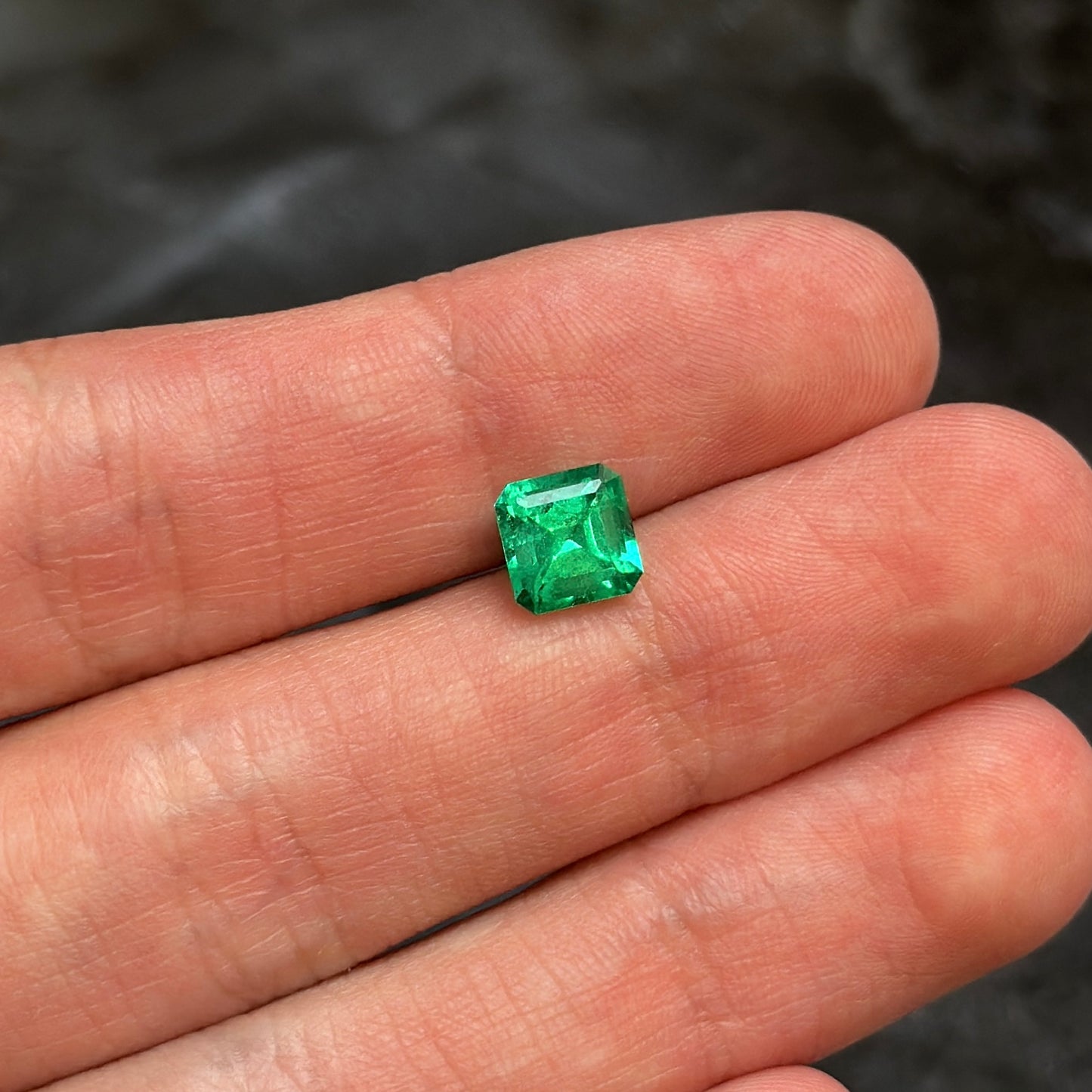 Esmeralda Certificada / 1,60ct / 7mm x 6.9mm x 5.1mm