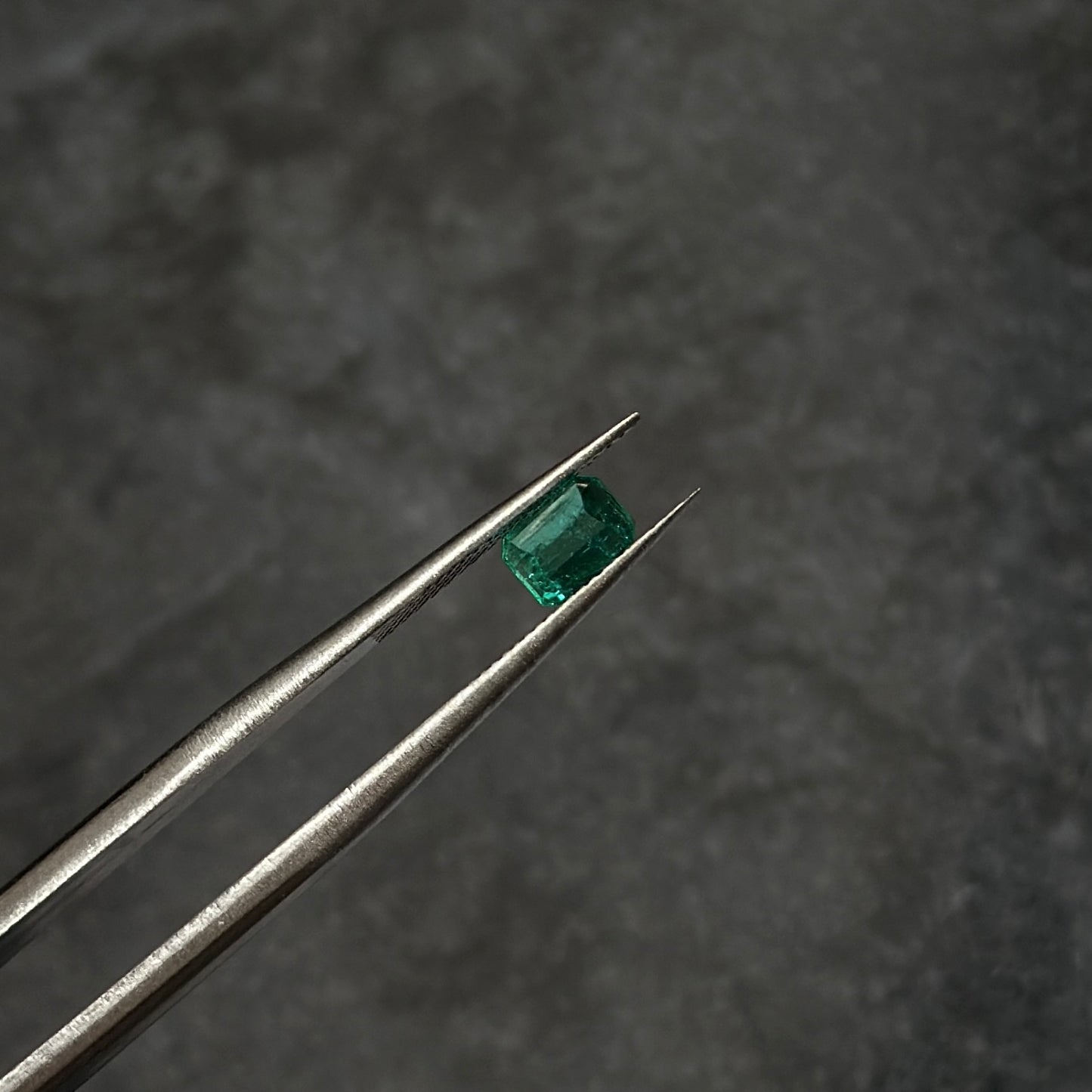 Esmeralda Colombiana / 0,58ct / 5.3mm x 3.9mm x 3.3mm