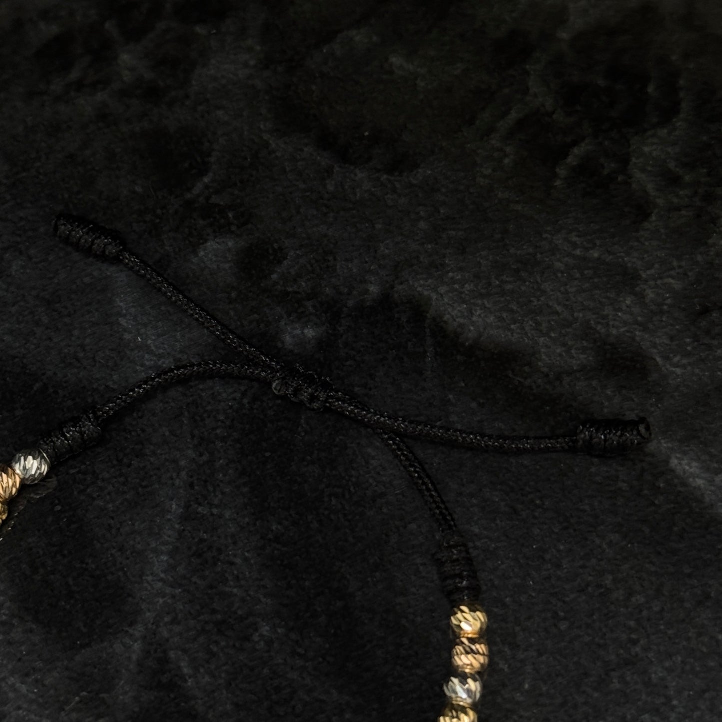 Pulsera Tejida de Lujo / Balines Oro 18K