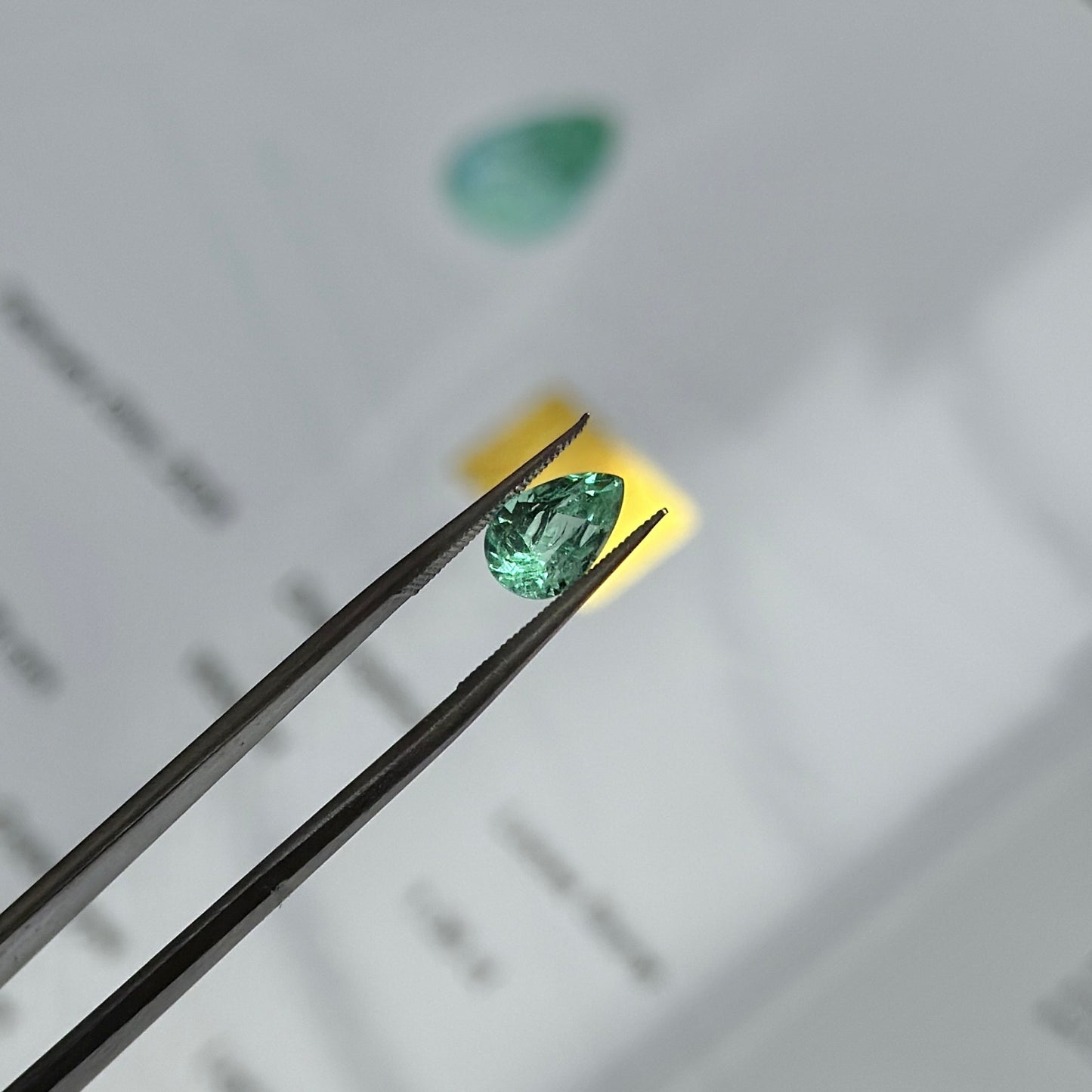 Esmeralda Lágrima Certificada / 1,08ct / 7.96mm × 5.47mm x 4.78 mm