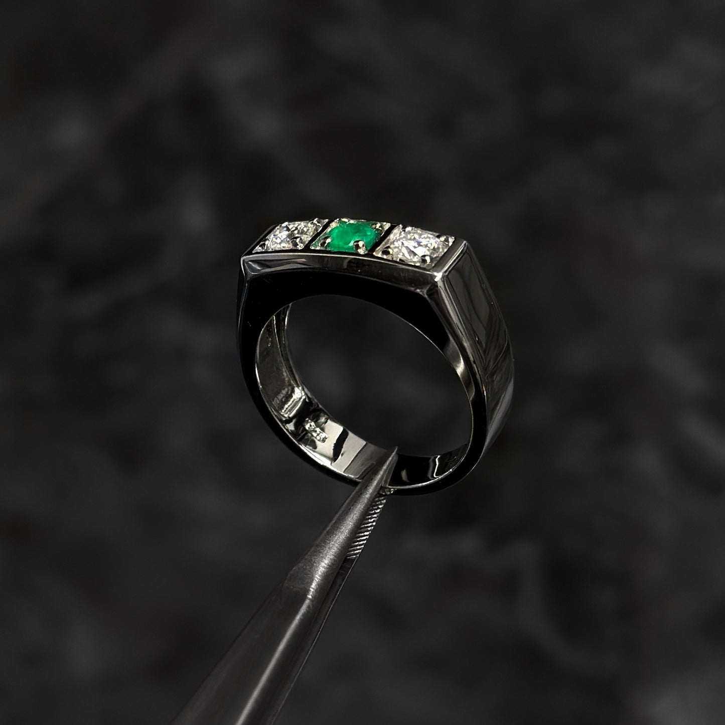 Anillo de Lujo #9 / Esmeralda Colombiana / Moissanitas / Plata 925