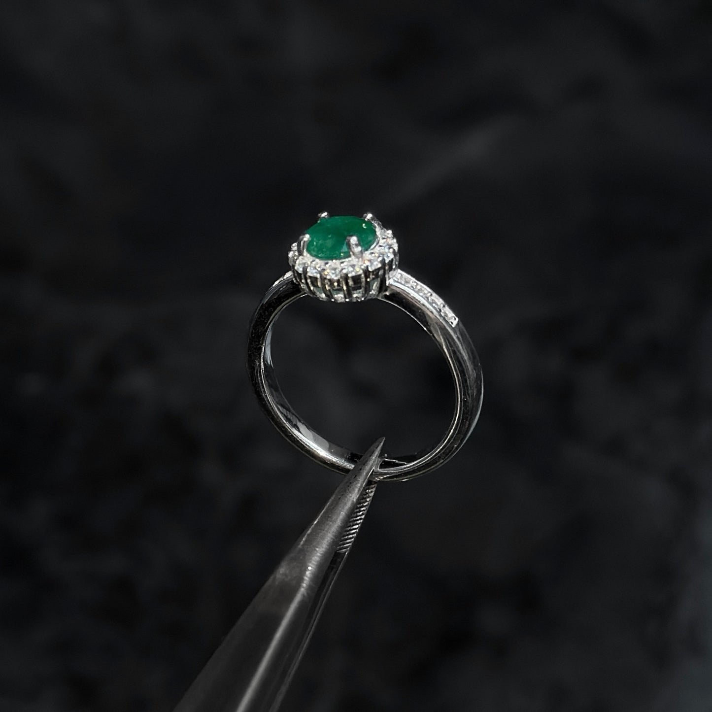 Anillo de Lujo #6 / Esmeralda Colombiana / Plata 925