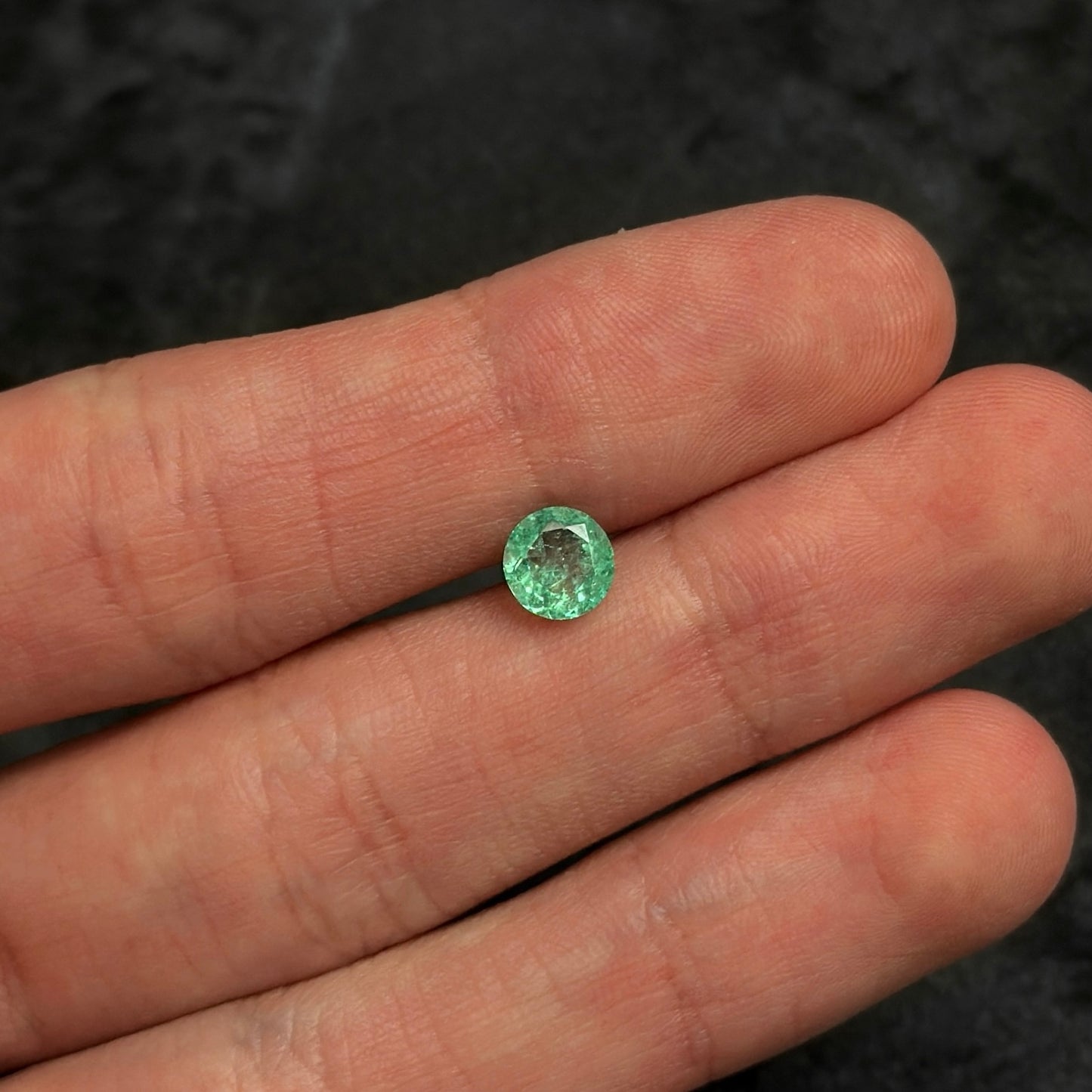 Esmeralda Redonda Certificada / 0,97ct / 6.4mm x 3.6mm
