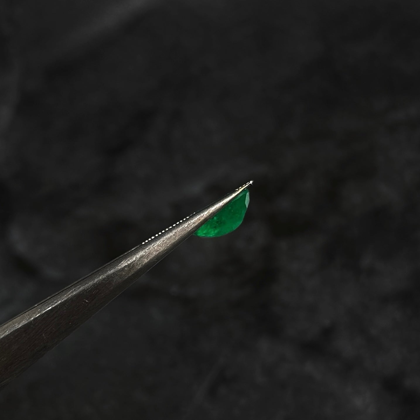 Esmeralda Ovalada Certificada / 0,87ct / 7.3mm x 5.3mm x 3.3mm