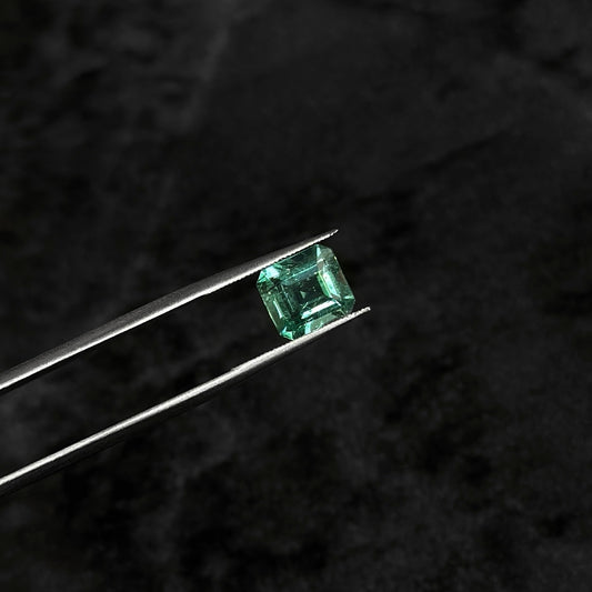 Colombian Emerald / 1.3ct / 6.6mm x 7.2mm x 4.1mm