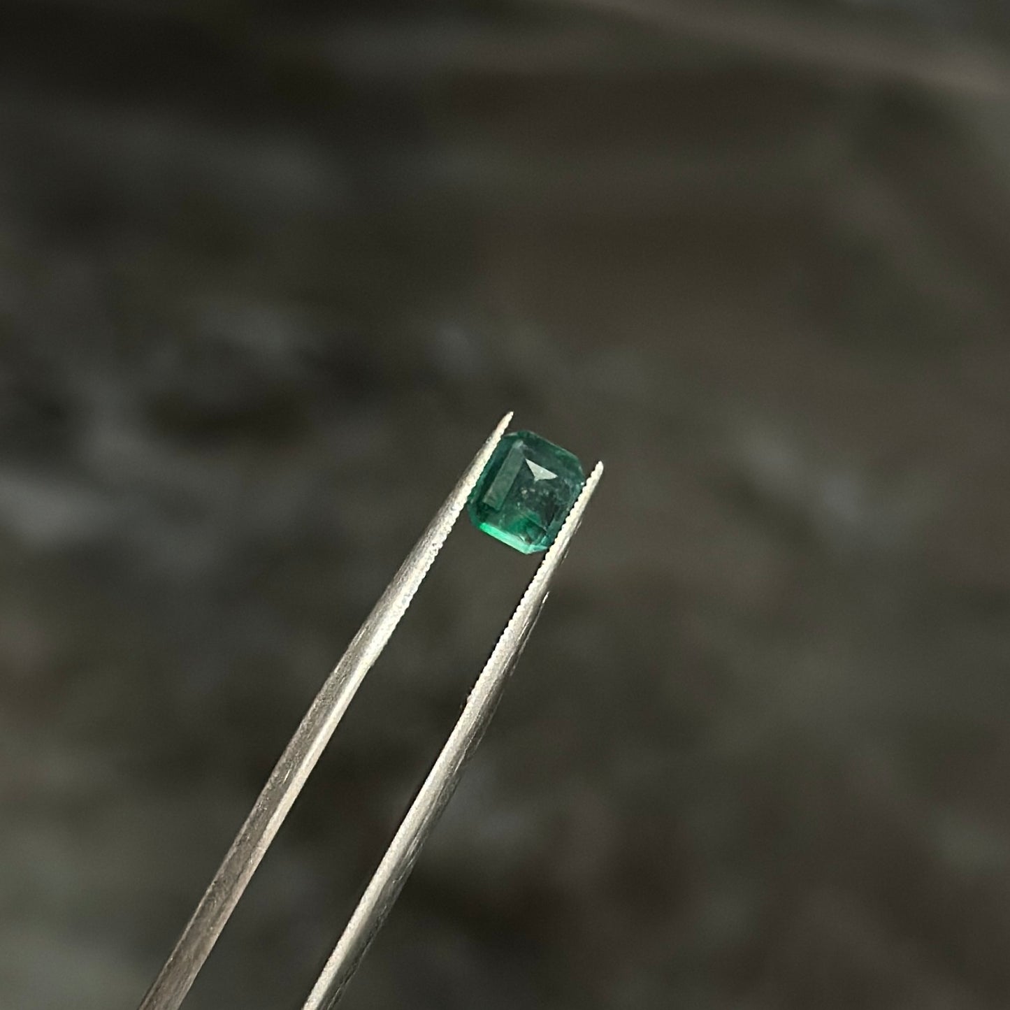 Esmeralda-Zambia Certificada / 0,47ct / 5,16 x 4,45 x 2,61 mm