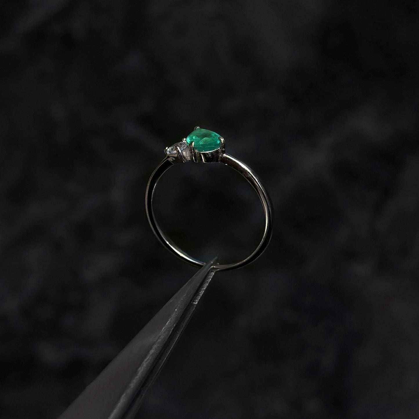 Anillo de Lujo #8 / Esmeralda Colombiana / Plata 925