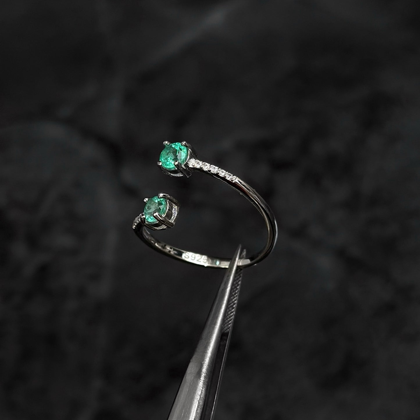 Anillo de Lujo Abierto/ Esmeralda Colombiana / Plata 925