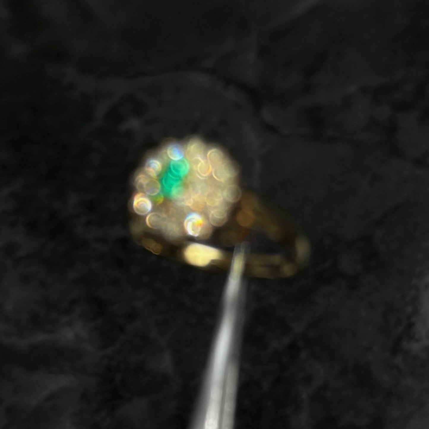Anillo Alta Joyería / Oro 18K / Esmeralda Colombiana / Diamantes Naturales