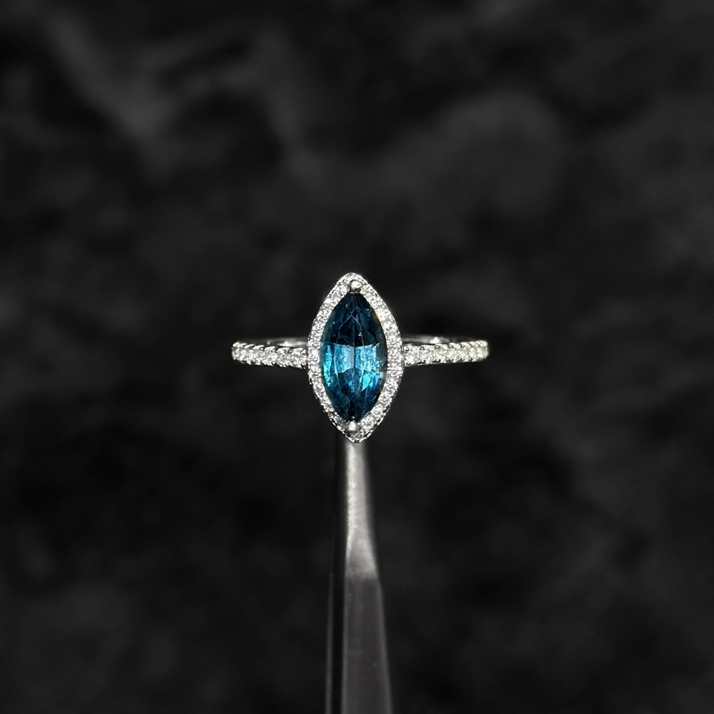 Anillo de Lujo #6 / Topacio Natural / Plata 925
