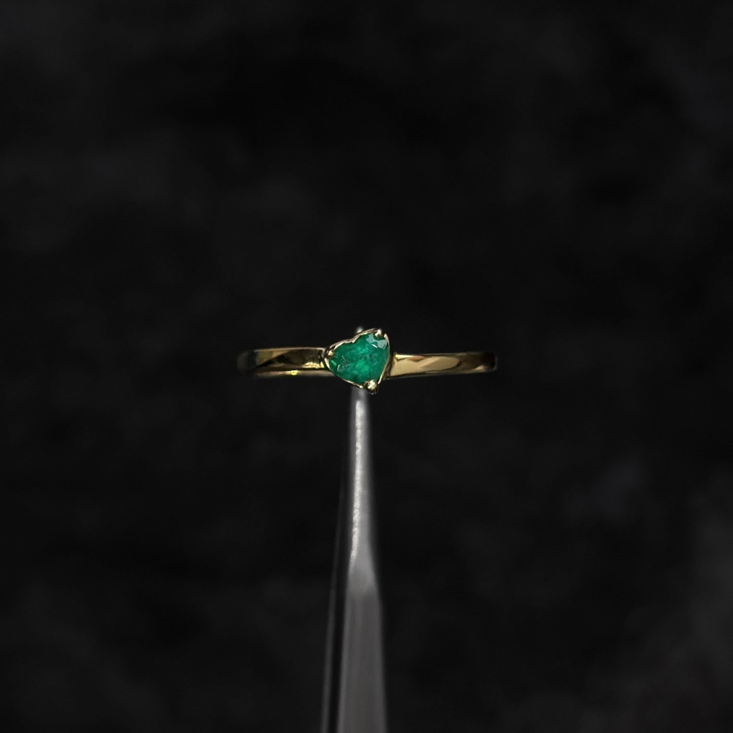 Anillo de Lujo #8 / Oro 18K / Esmeralda Colombiana