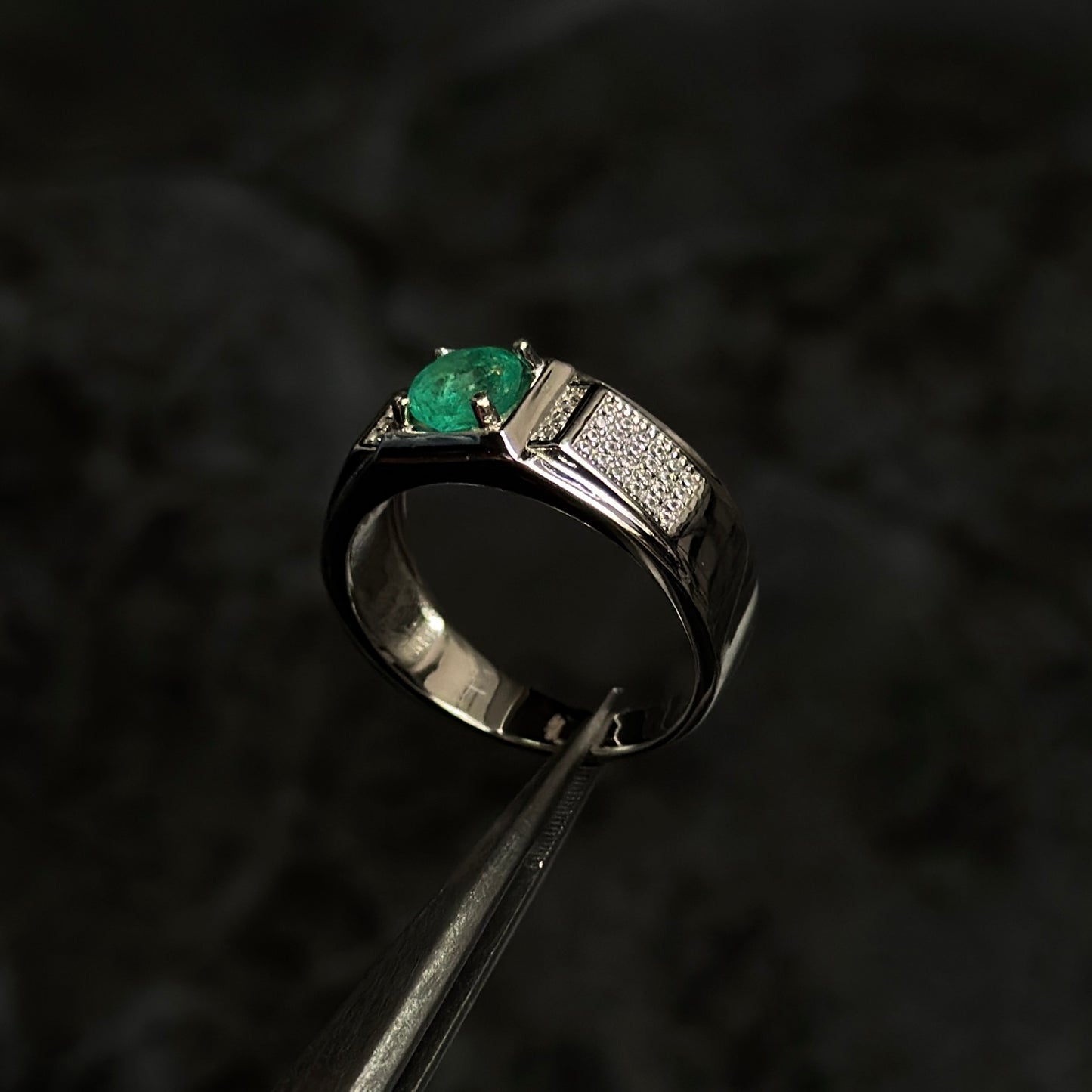 Anillo de Lujo #8 / Esmeralda / Circones / Plata 925