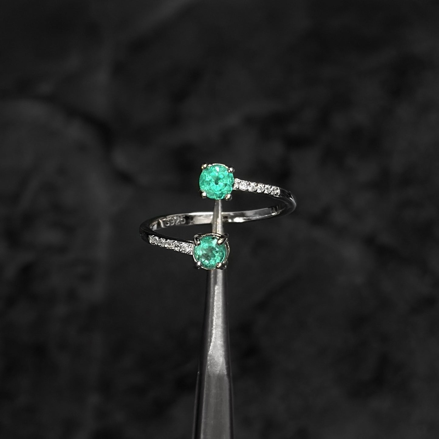 Anillo de Lujo Abierto/ Esmeralda Colombiana / Plata 925